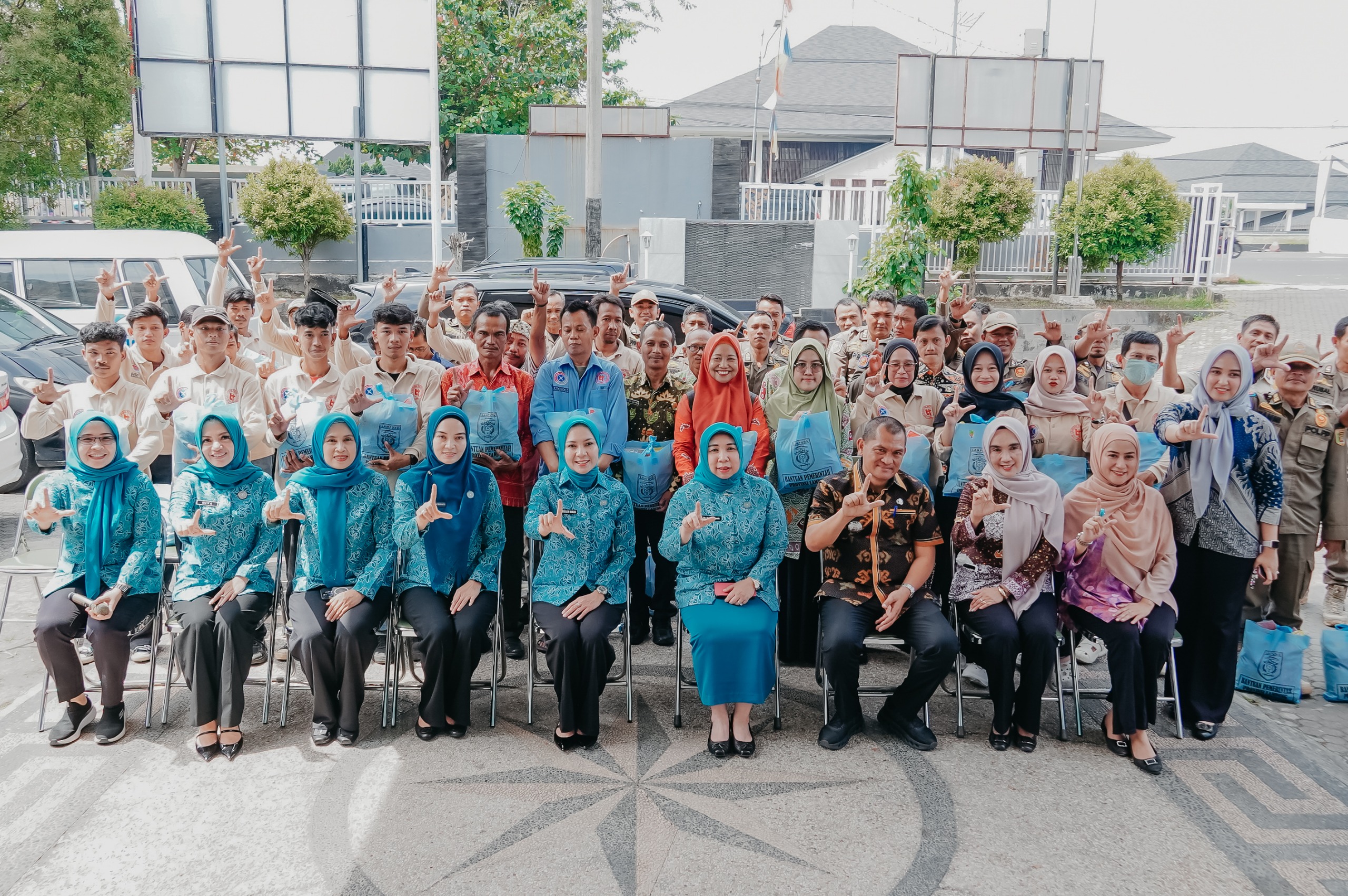 Bakti Sosial Ramadan, TP PKK Provinsi Lampung Salurkan Ratusan Paket Sembako